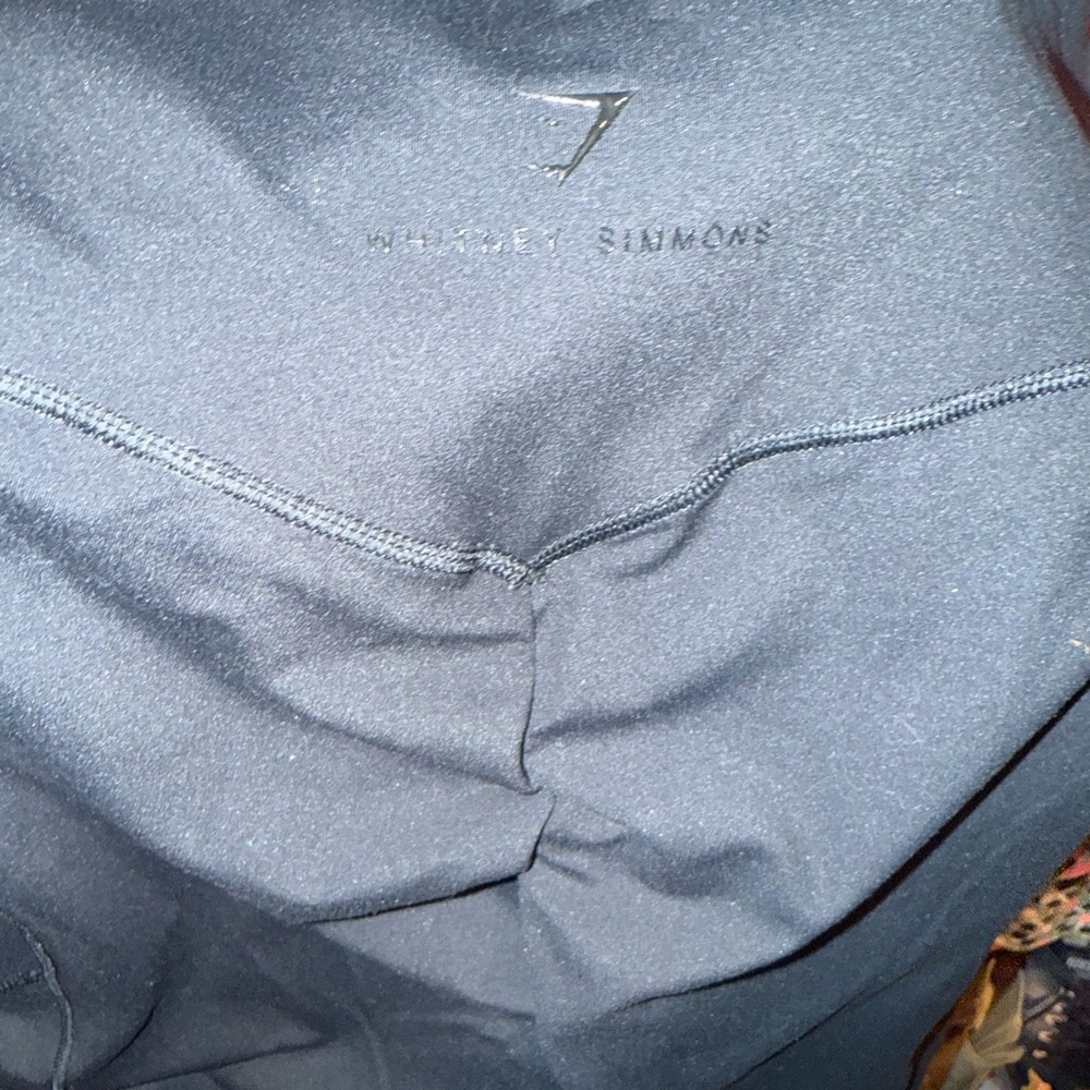 GYMSHARK scrunchie, butt black Activewear leggings
Pockets on both side 
NWOT